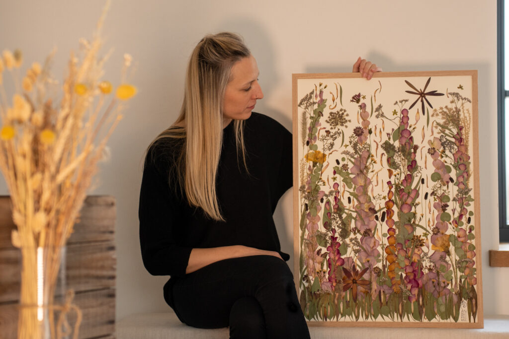 Andrea Nittnaus mit ihrem Brautstraußkunstwerk